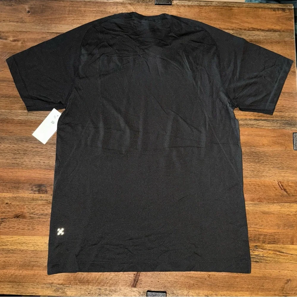 Men’s Large, Lululemon Black Metal Vent Tee MSRP $78 - Picture 3 of 7